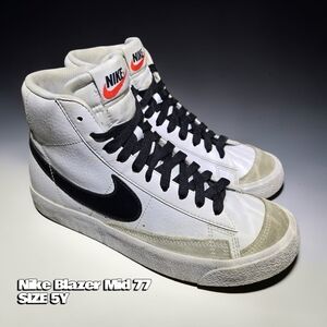Nike Blazer Mid 77 Sneakers